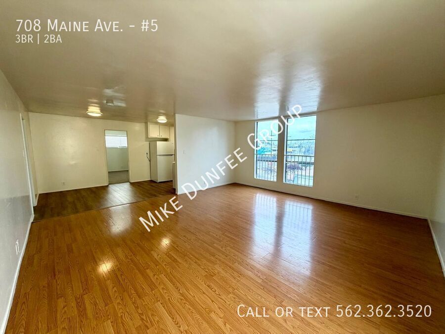Three Bedroom in Wilmore Area With Two Garages property image