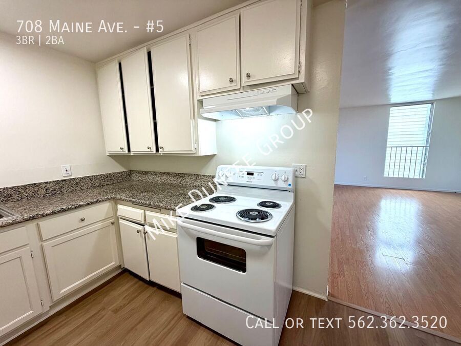 Three Bedroom in Wilmore Area With Two Garages property image
