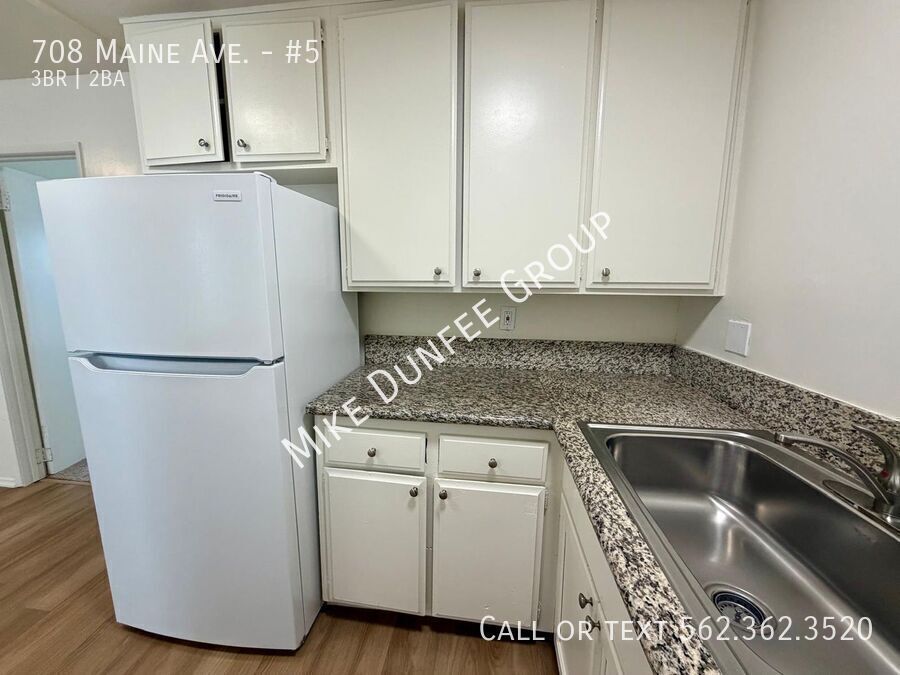 Three Bedroom in Wilmore Area With Two Garages property image