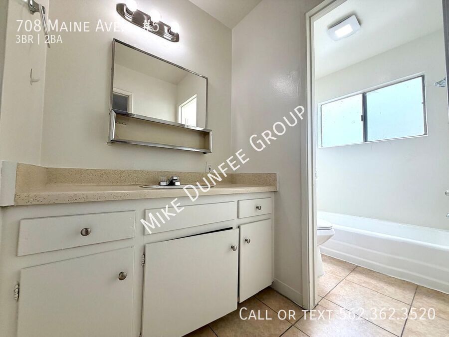 Three Bedroom in Wilmore Area With Two Garages property image