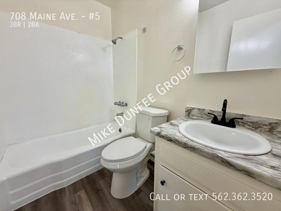 Three Bedroom in Wilmore Area With Two Garages property image