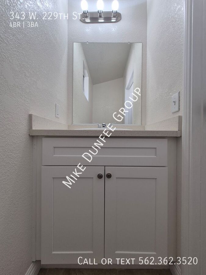 Beautiful 4-bedrooms and 3-bathroom Home in Carson, CA property image