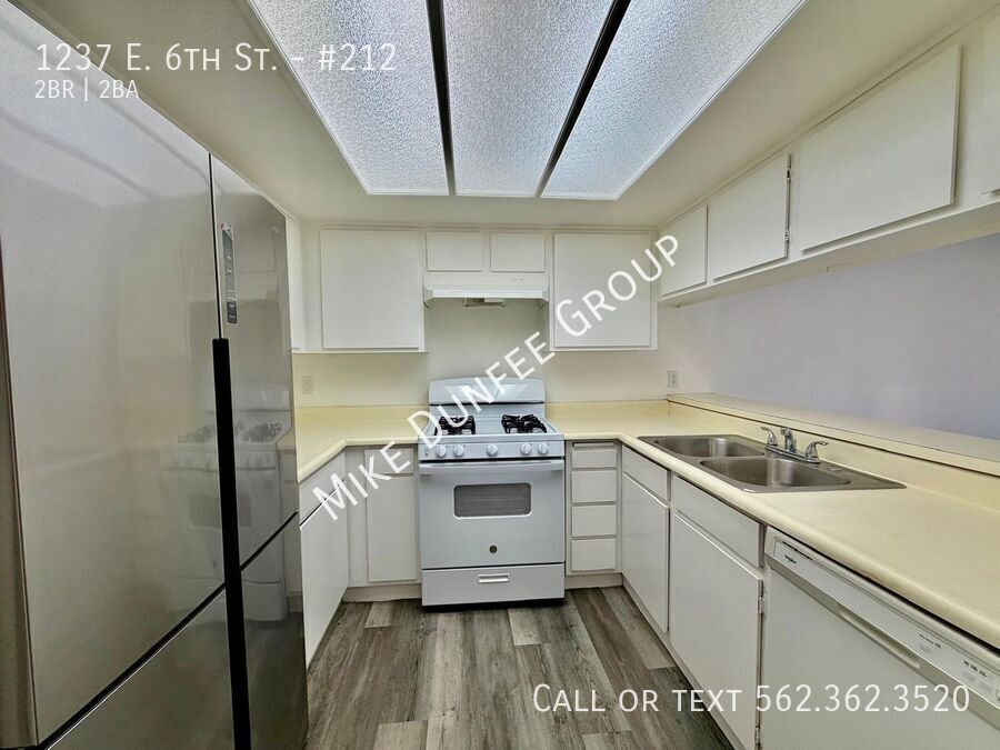 North Alamitos Beach Two Bedroom Unit in Clean Apartment Complex property image
