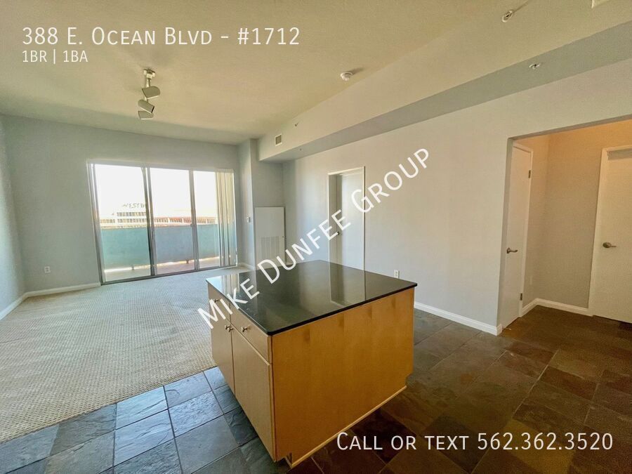 Downtown, High-Rise One Bedroom Condo at the AQUA property image
