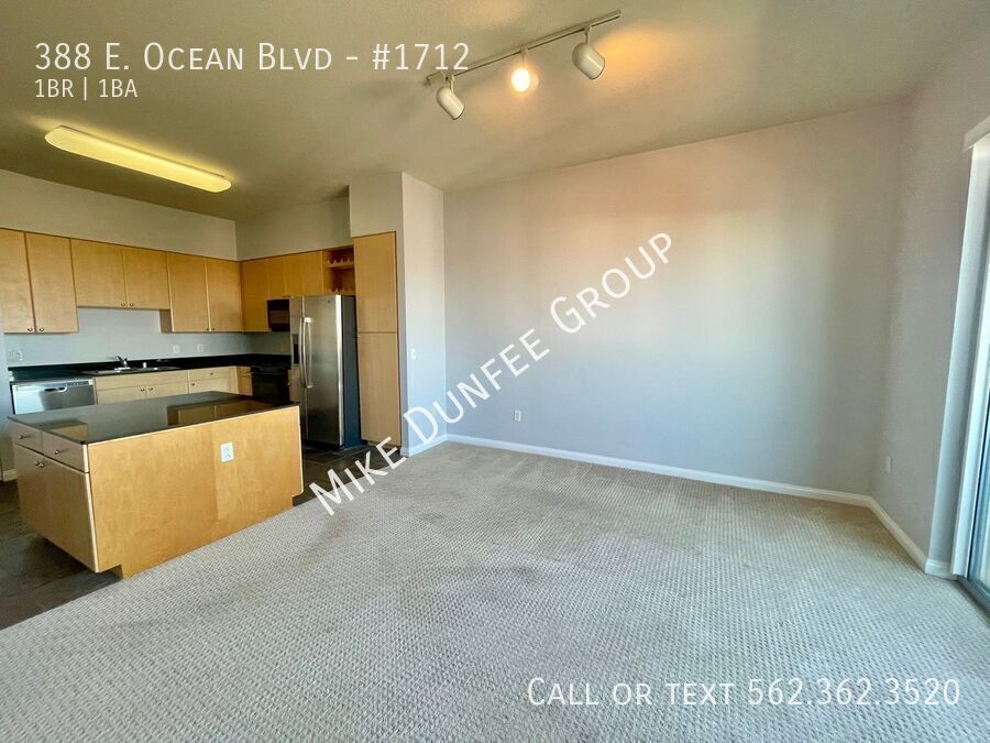 Downtown, High-Rise One Bedroom Condo at the AQUA property image