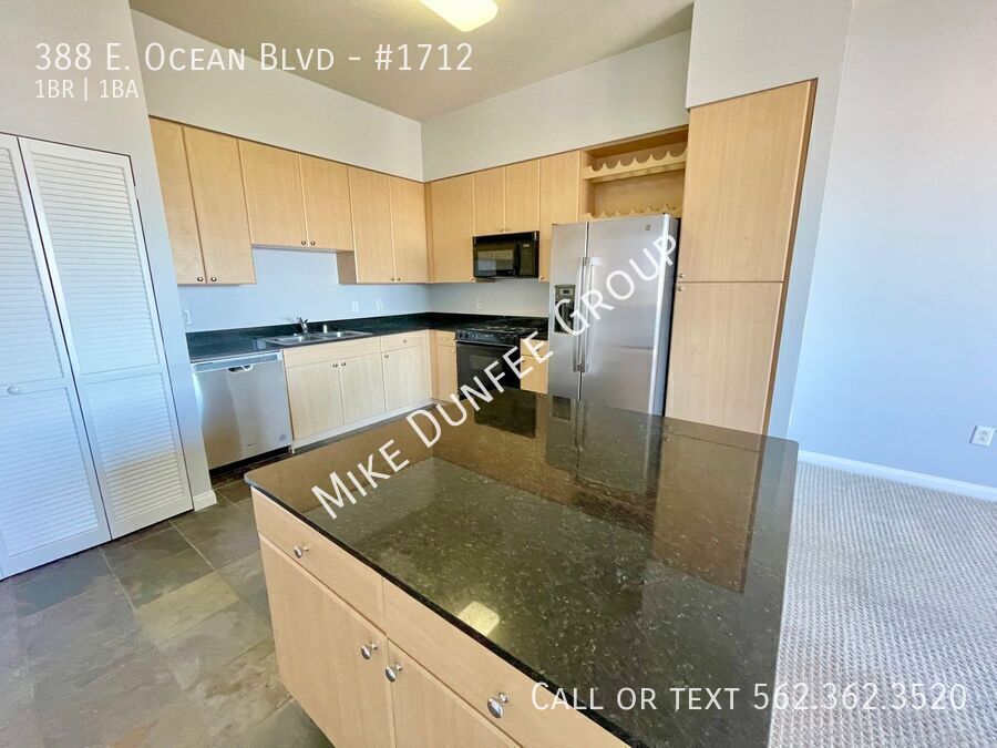 Downtown, High-Rise One Bedroom Condo at the AQUA property image