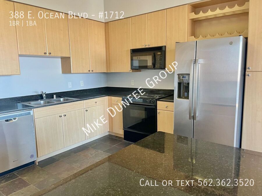 Downtown, High-Rise One Bedroom Condo at the AQUA property image
