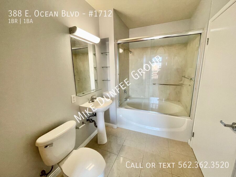 Downtown, High-Rise One Bedroom Condo at the AQUA property image