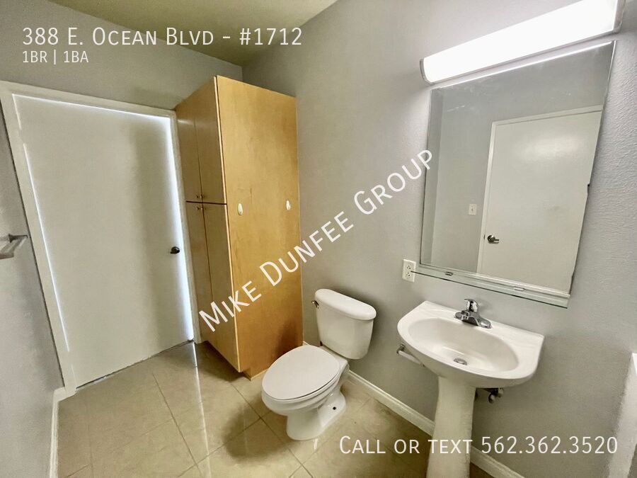 Downtown, High-Rise One Bedroom Condo at the AQUA property image