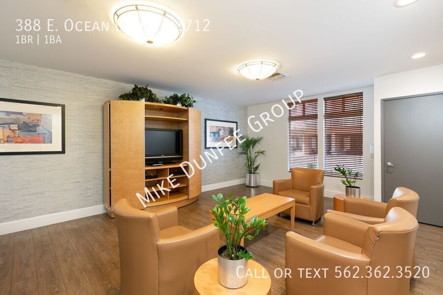 Downtown, High-Rise One Bedroom Condo at the AQUA property image