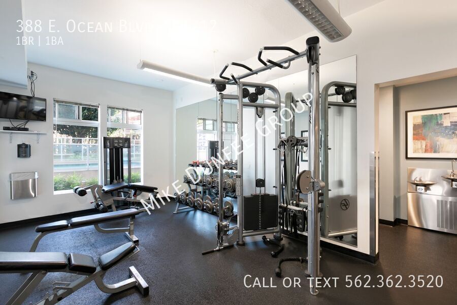 Downtown, High-Rise One Bedroom Condo at the AQUA property image