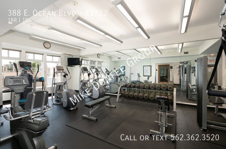 Downtown, High-Rise One Bedroom Condo at the AQUA property image