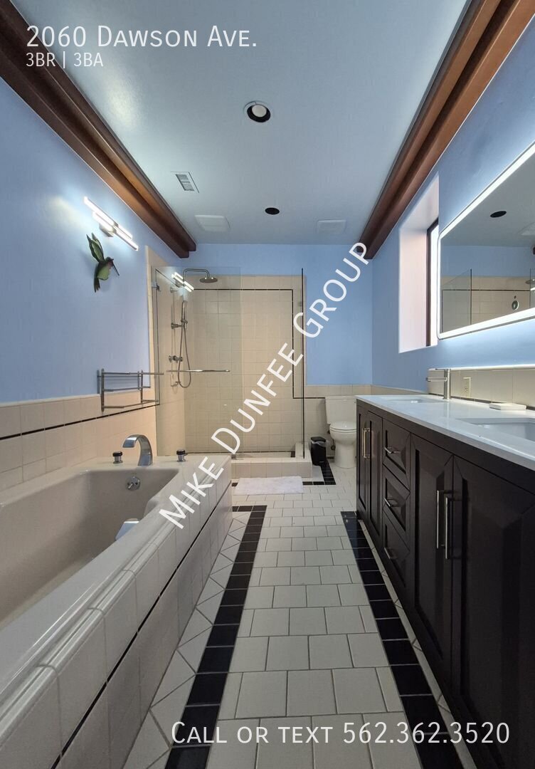 Beautiful One-Of-A-Kind Two-Story, 3-Bedroom, 3-Bath Home in Signal Hill property image
