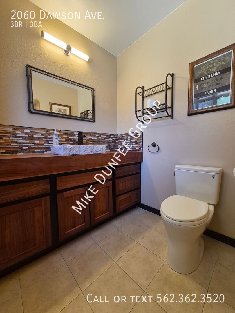 Beautiful One-Of-A-Kind Two-Story, 3-Bedroom, 3-Bath Home in Signal Hill property image