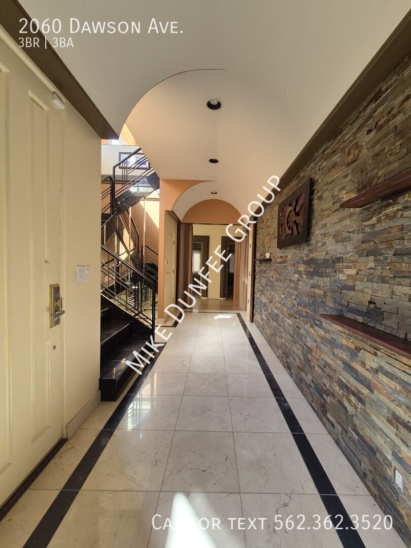 Beautiful One-Of-A-Kind Two-Story, 3-Bedroom, 3-Bath Home in Signal Hill property image