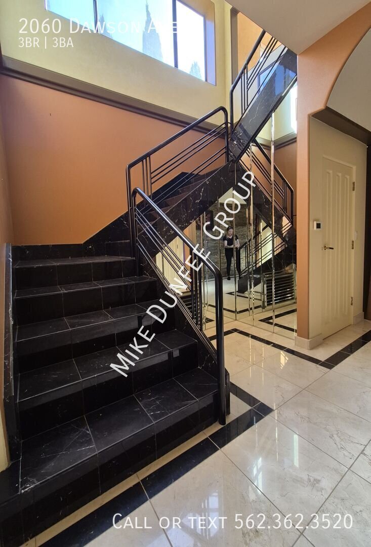 Beautiful One-Of-A-Kind Two-Story, 3-Bedroom, 3-Bath Home in Signal Hill property image