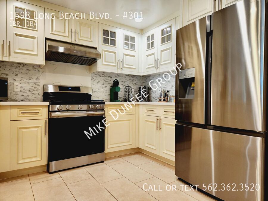 Unfurnished Contemporary One Bedroom, One Bathroom property image