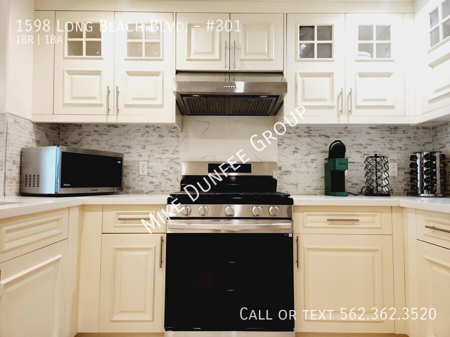 Unfurnished Contemporary One Bedroom, One Bathroom property image