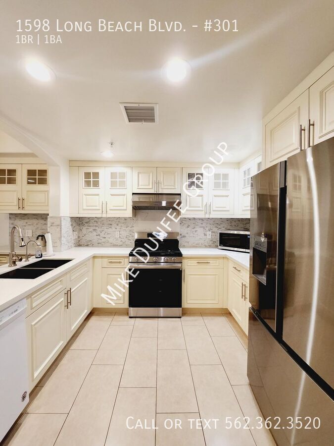 Unfurnished Contemporary One Bedroom, One Bathroom property image