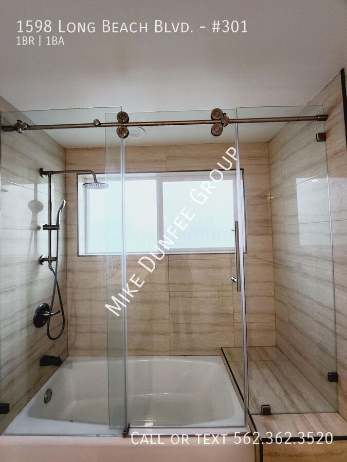 Unfurnished Contemporary One Bedroom, One Bathroom property image