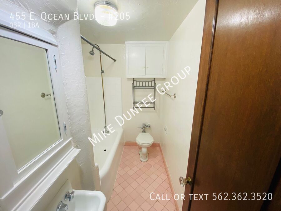 Charming Second-Floor Studio in the Heart of Long Beach property image