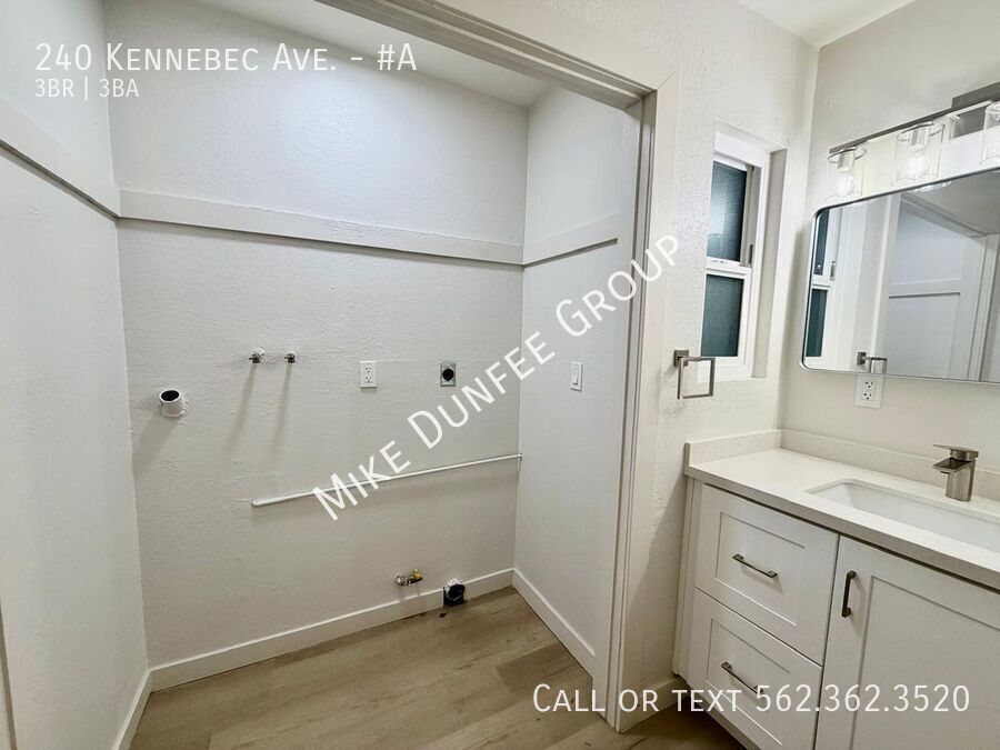 Bluff Heights Remodeled 3 Bedroom Apartment Close to Parks, Beach and Culture property image