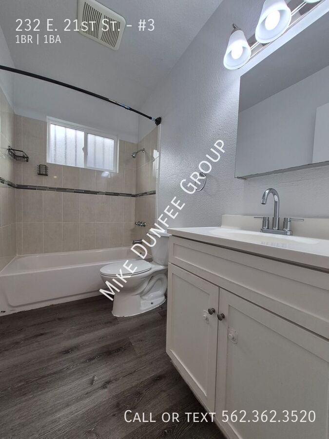 Downstairs One-Bedroom Apartment in the Wrigley Area property image